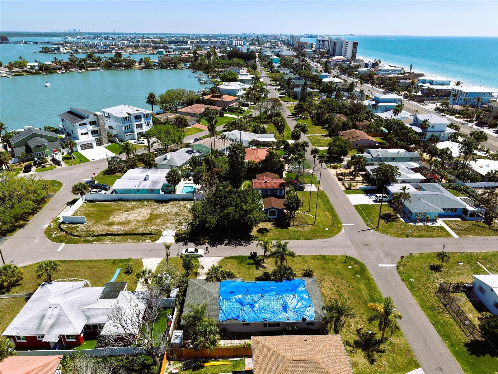 Situated between the Gulf and Intracoastal Waterways