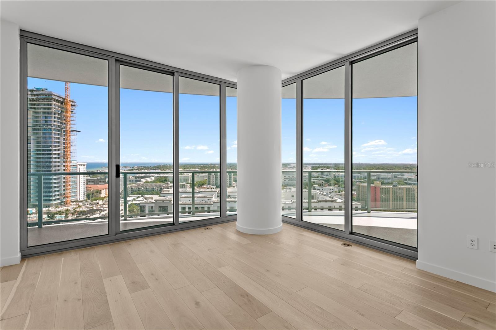 Primary En-Suite with private balcony access.