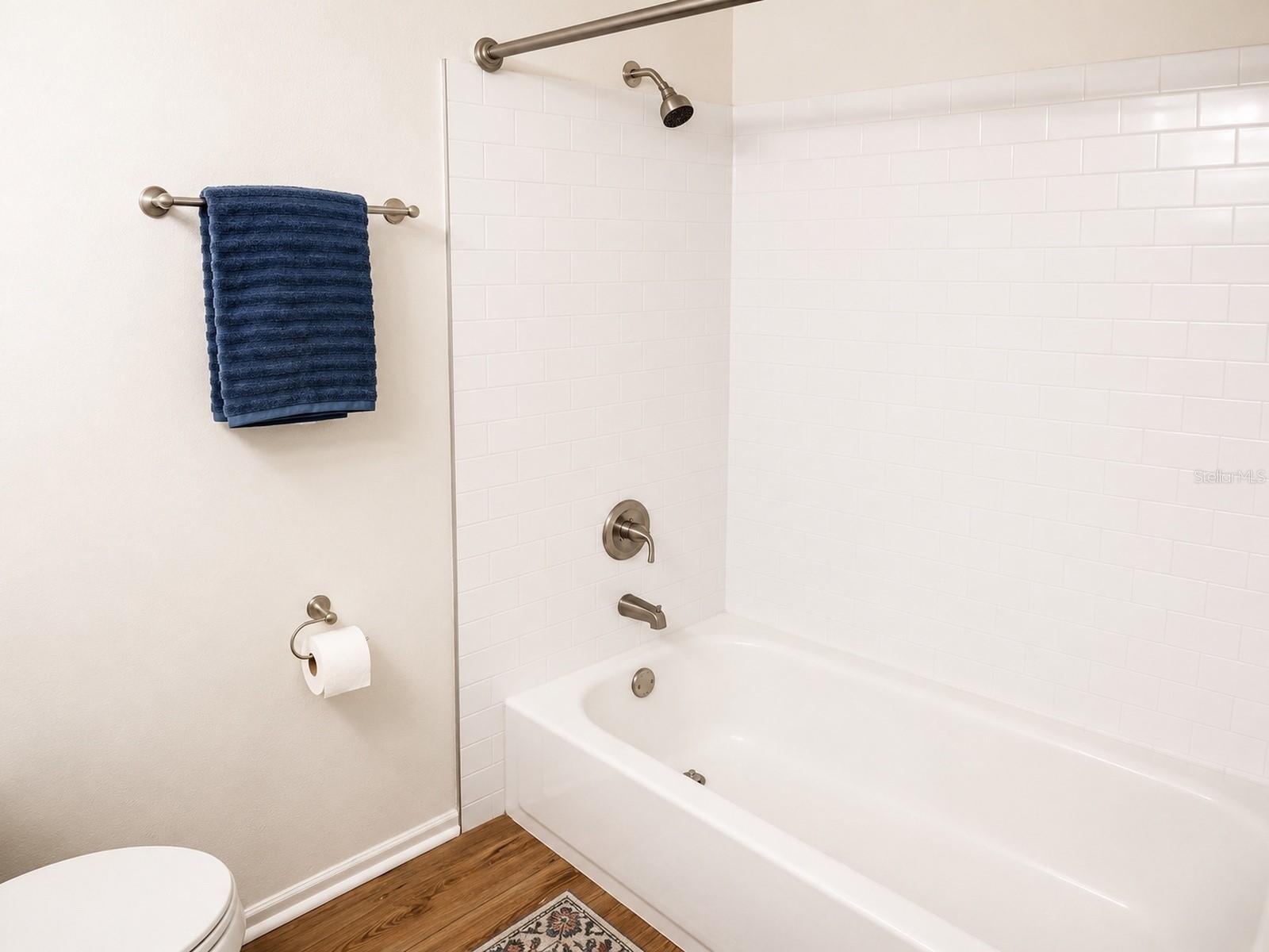 Full Bathroom – Full bathroom featuring a tub/shower combination.