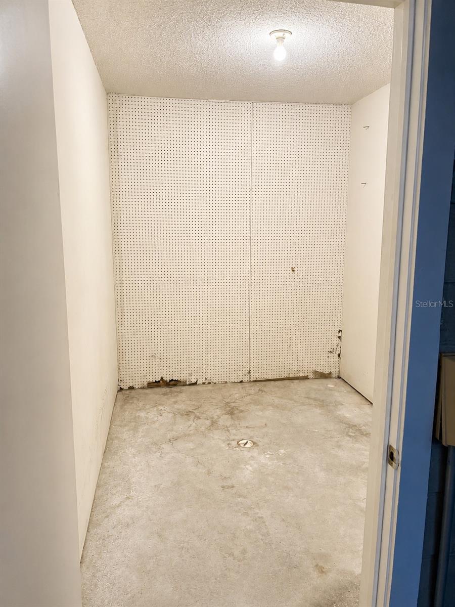 Extra Storage – Convenient additional storage space.