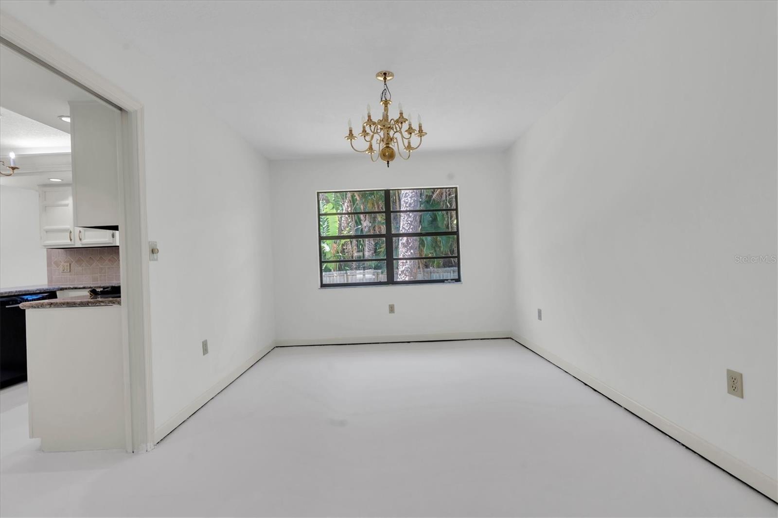 Dining room/bonus room