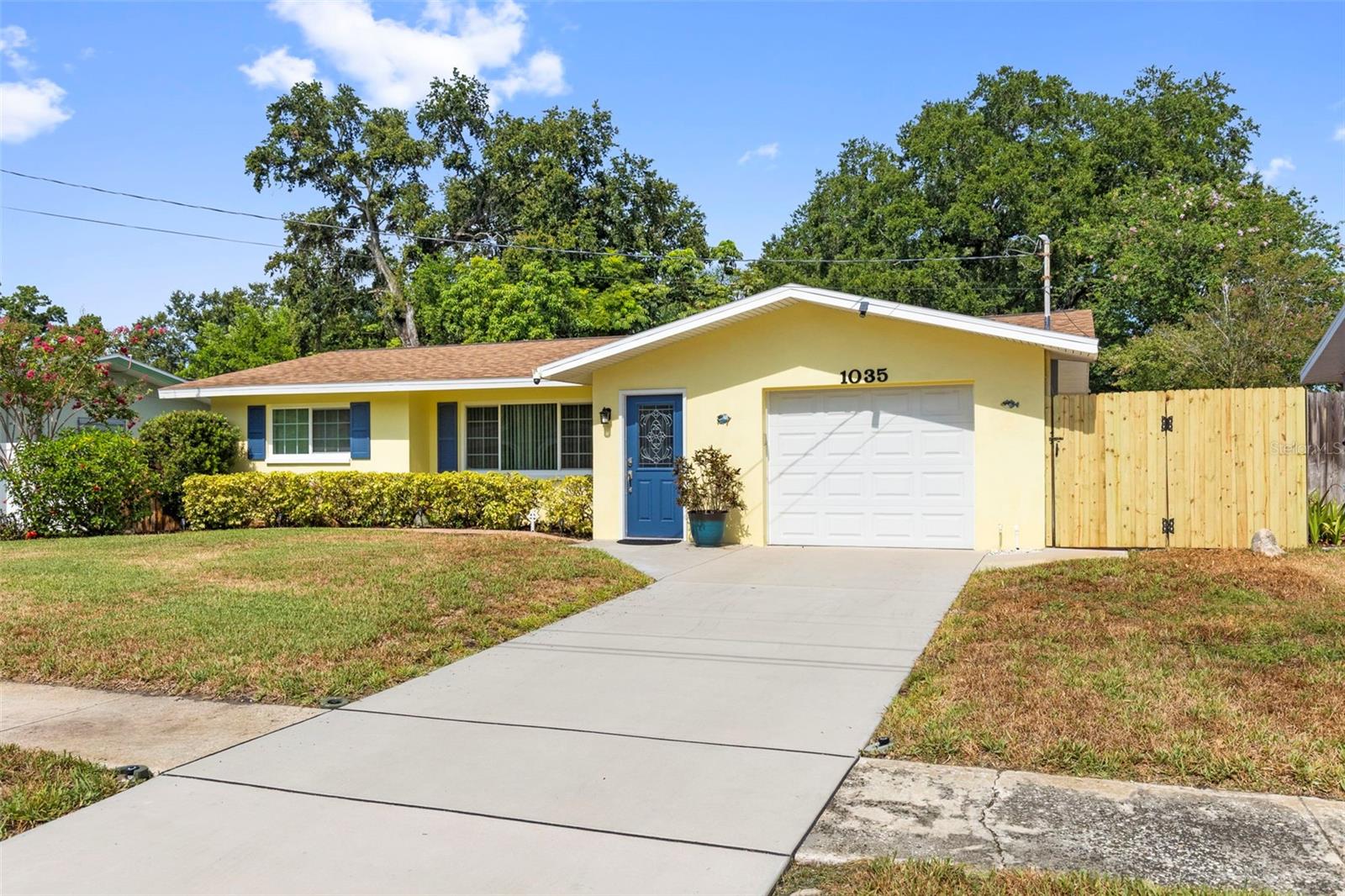 Sweet yellow house!