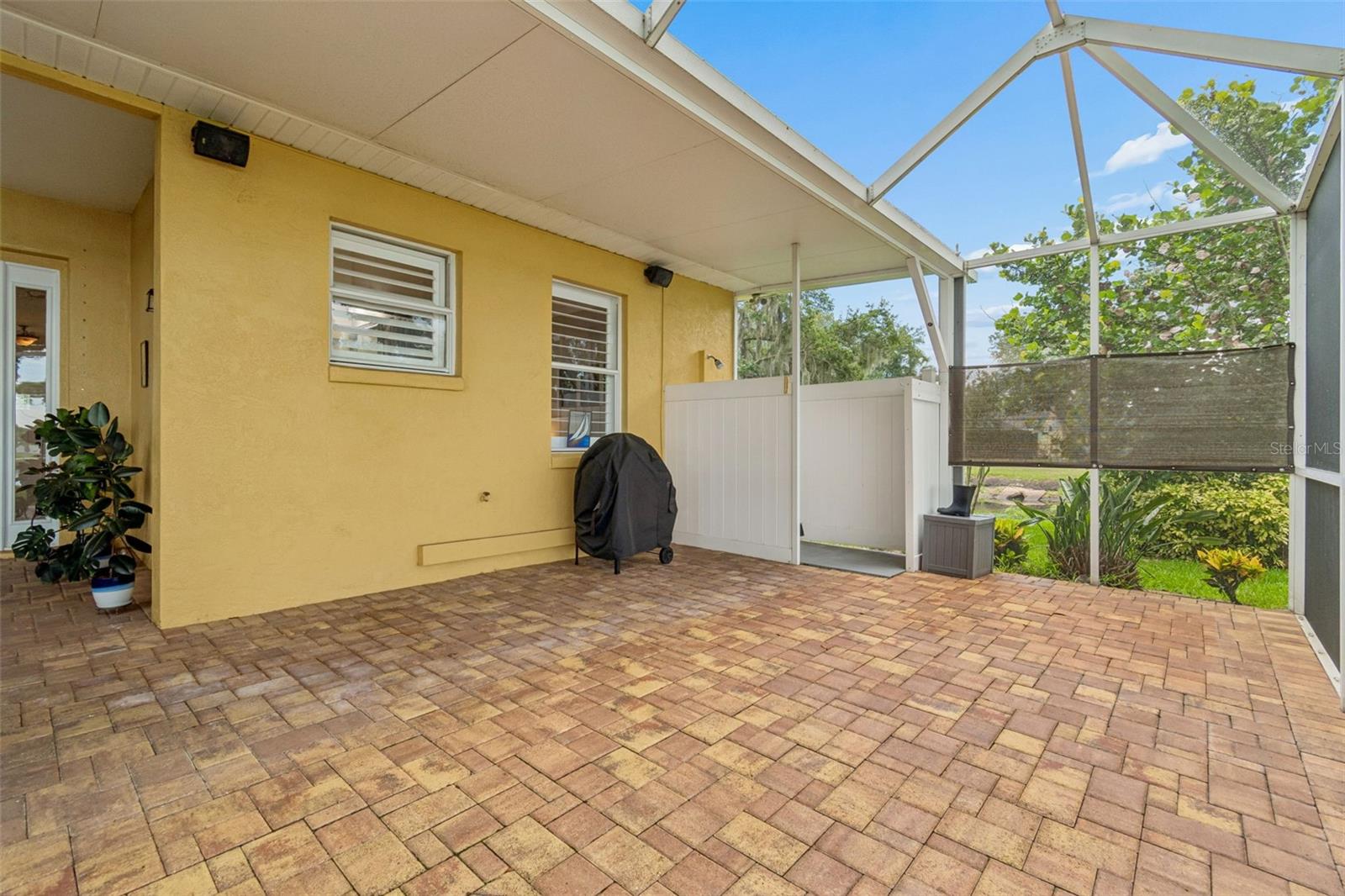 Paver, screened in Lanai with secluded outdoor