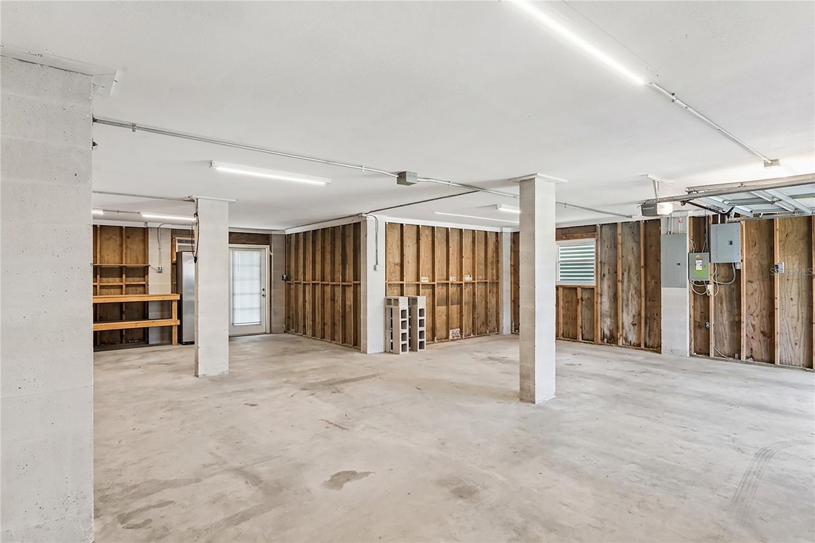 LARGE GARAGE