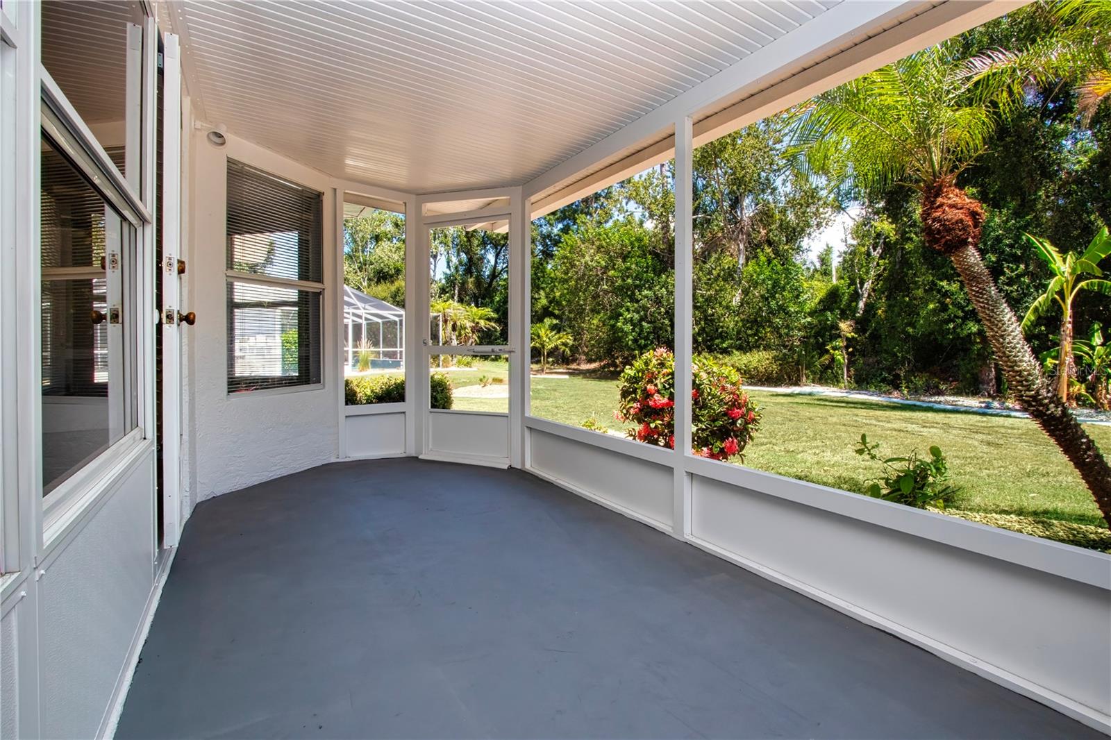 Covered, Screened Lanai w/Garden views