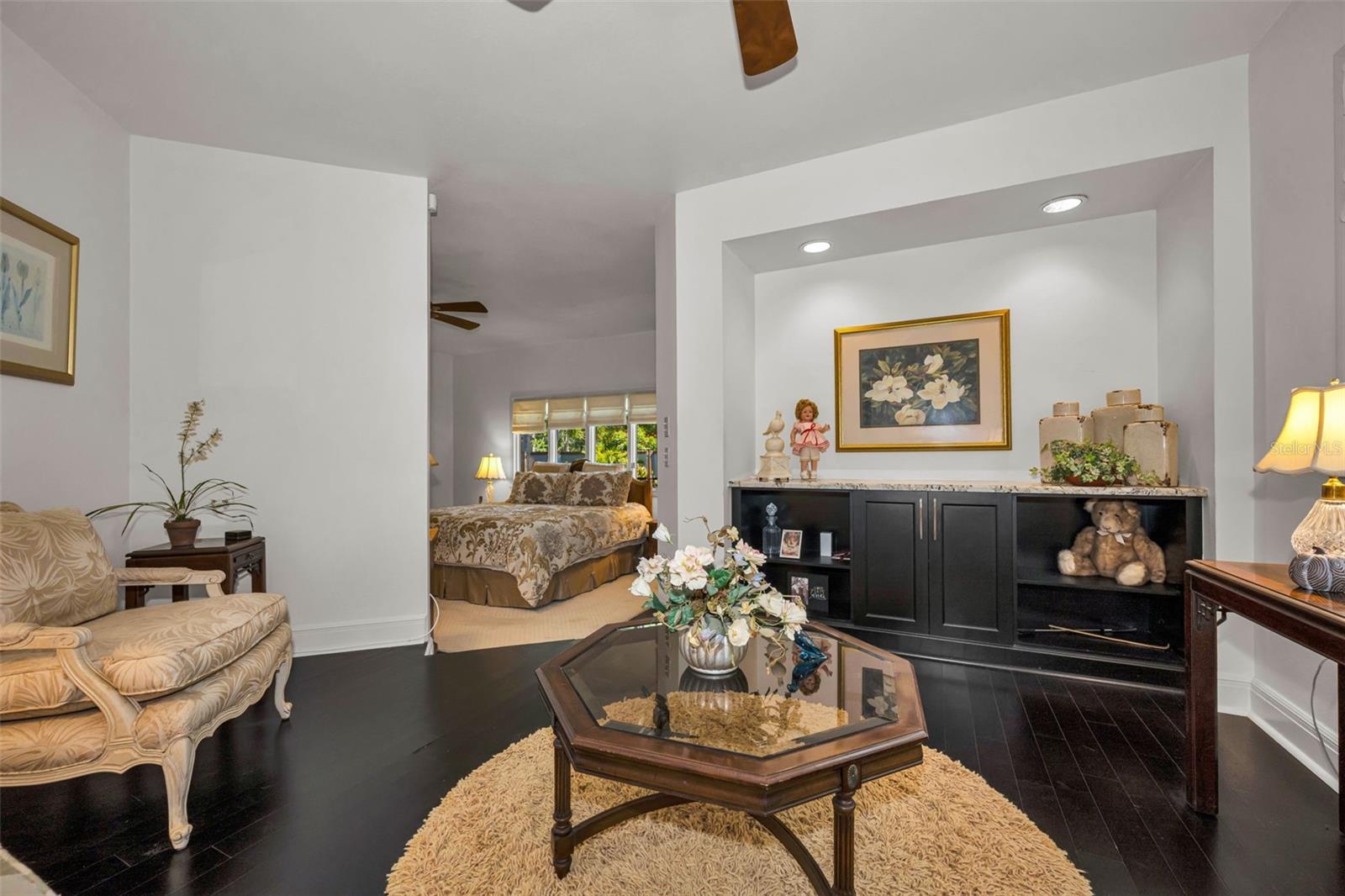 Sitting room, adjacent to the master bedroom and very private.