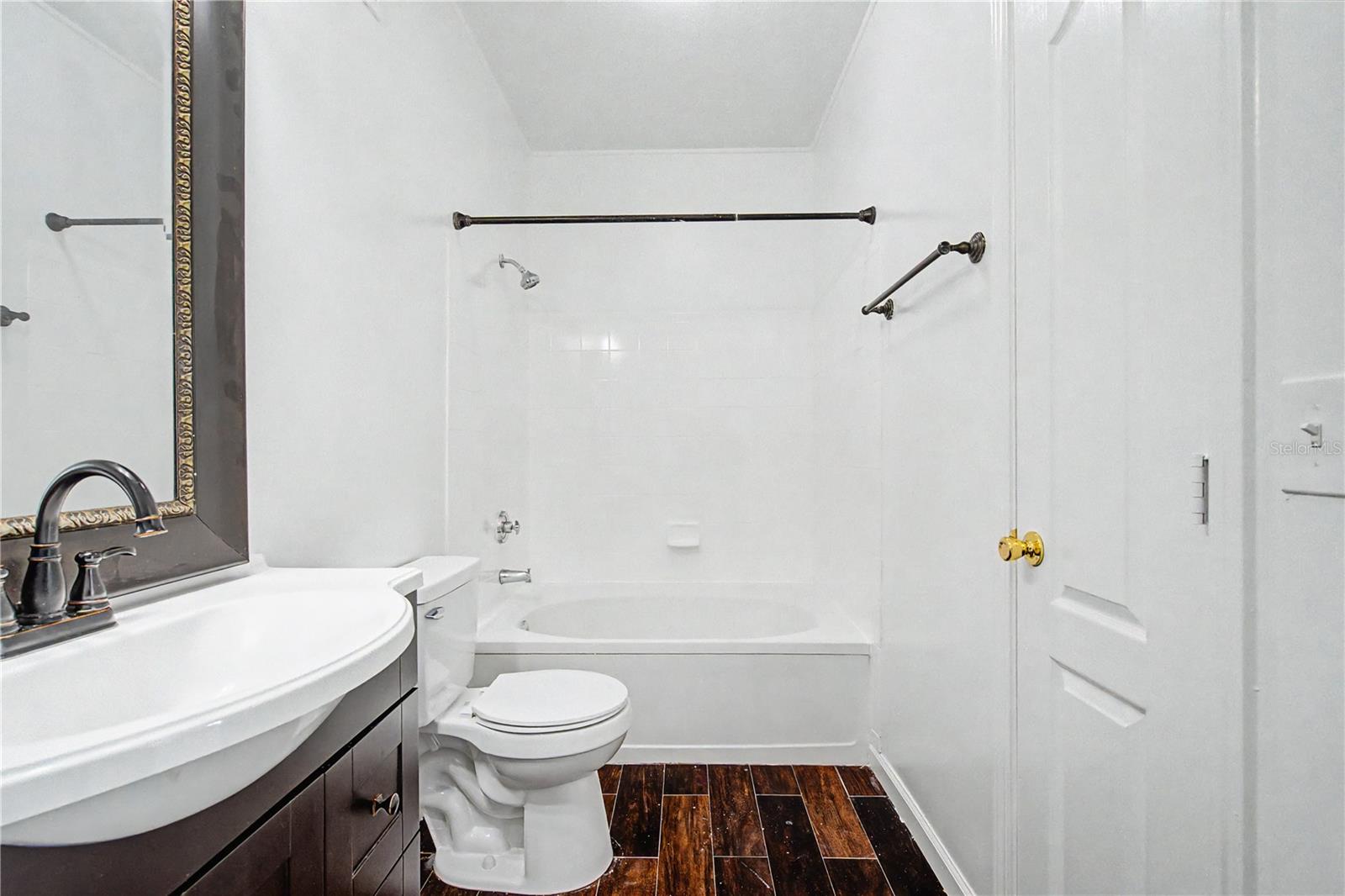 TB8521535