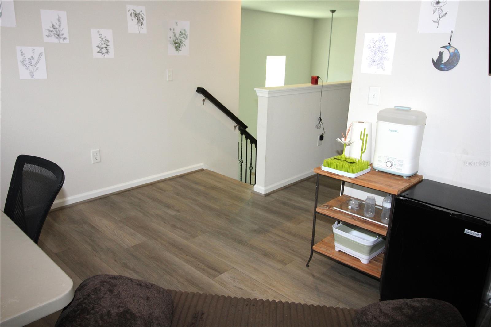 upstairs loft that could be used in various ways