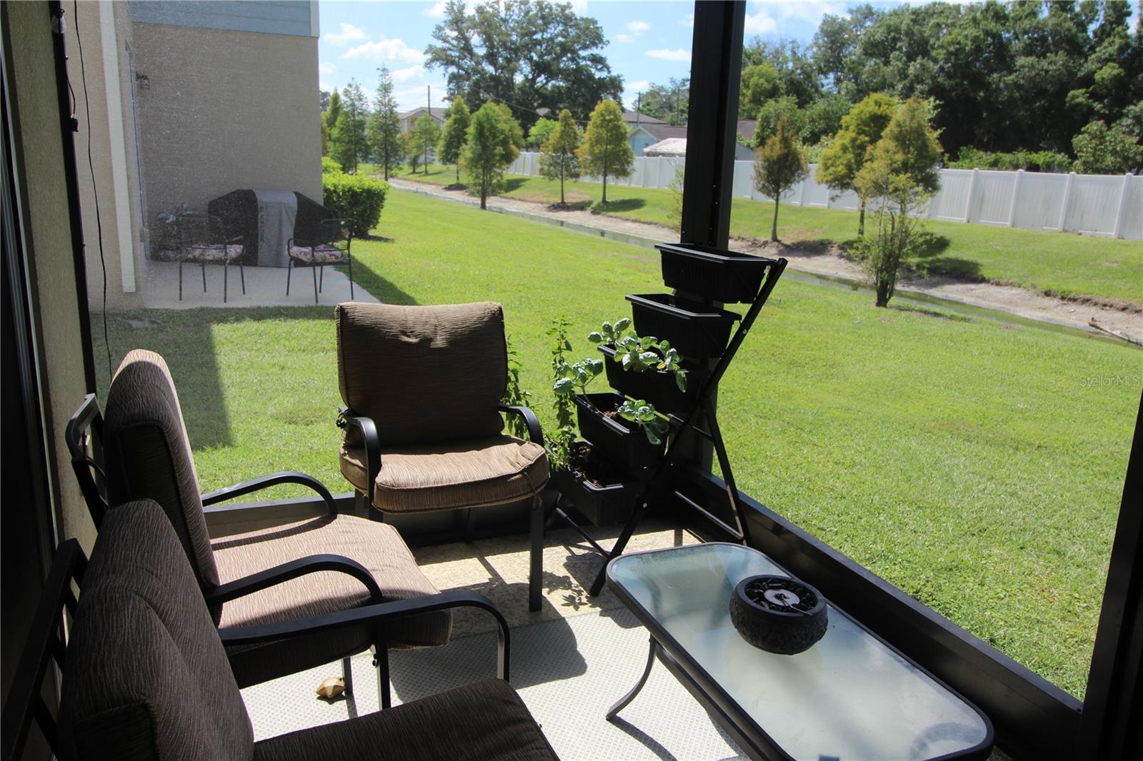 covered screen patio