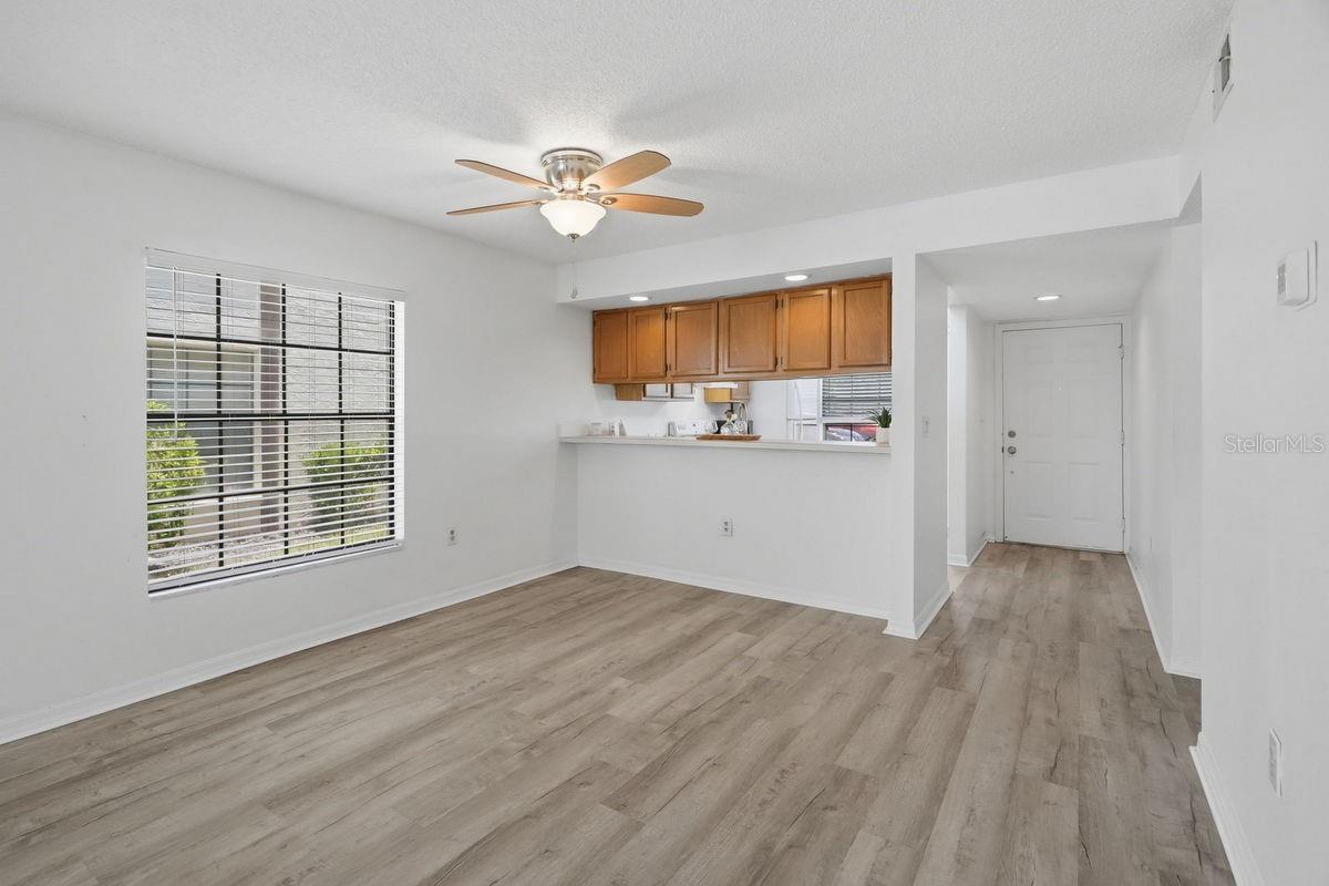 Foyer / Dining