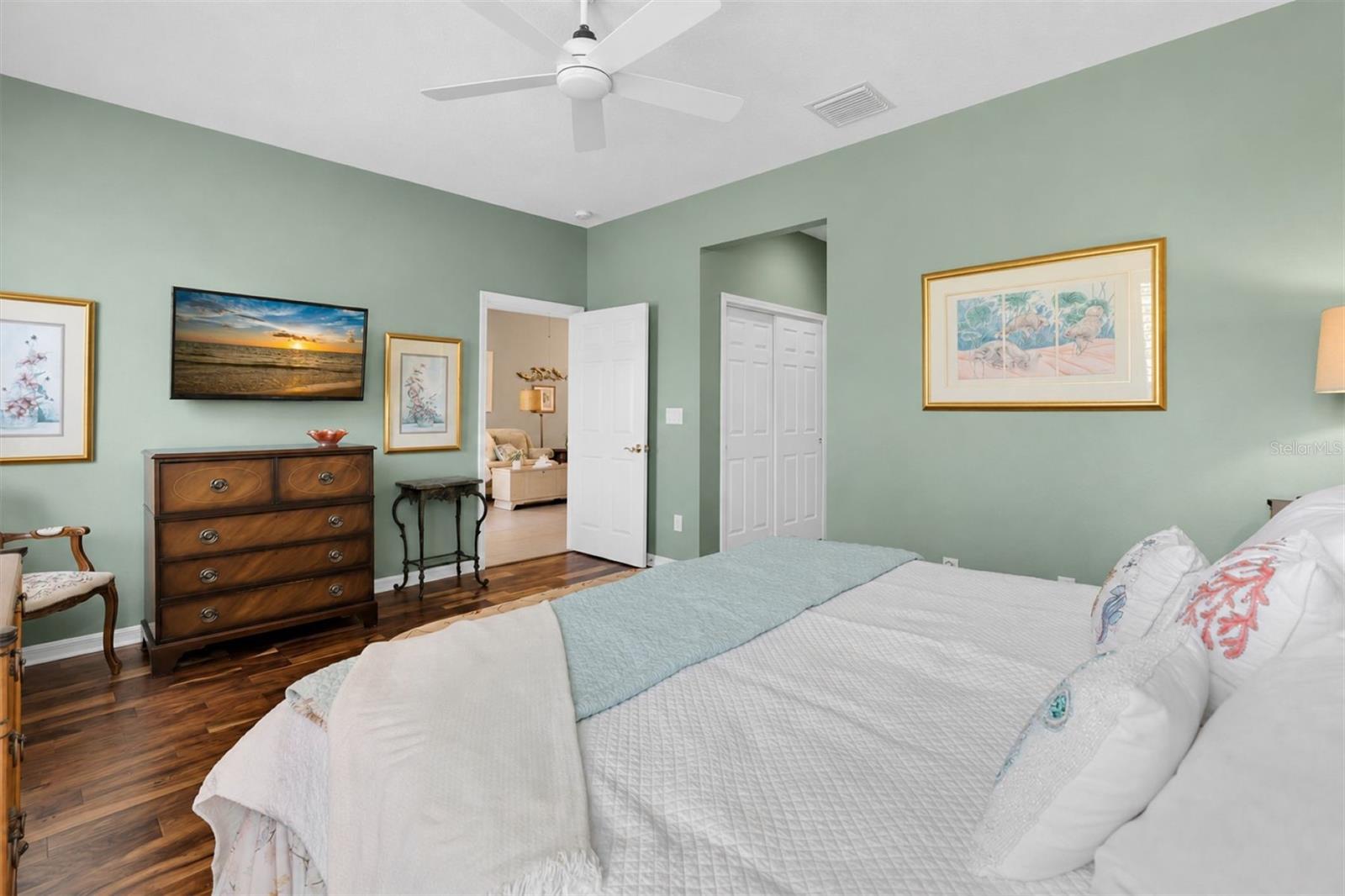 Primary bedroom , king size bed, wheelchair accessible, TV included.