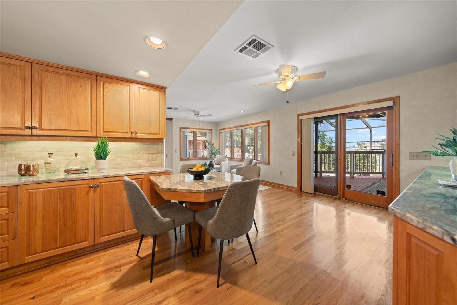 TB8521648