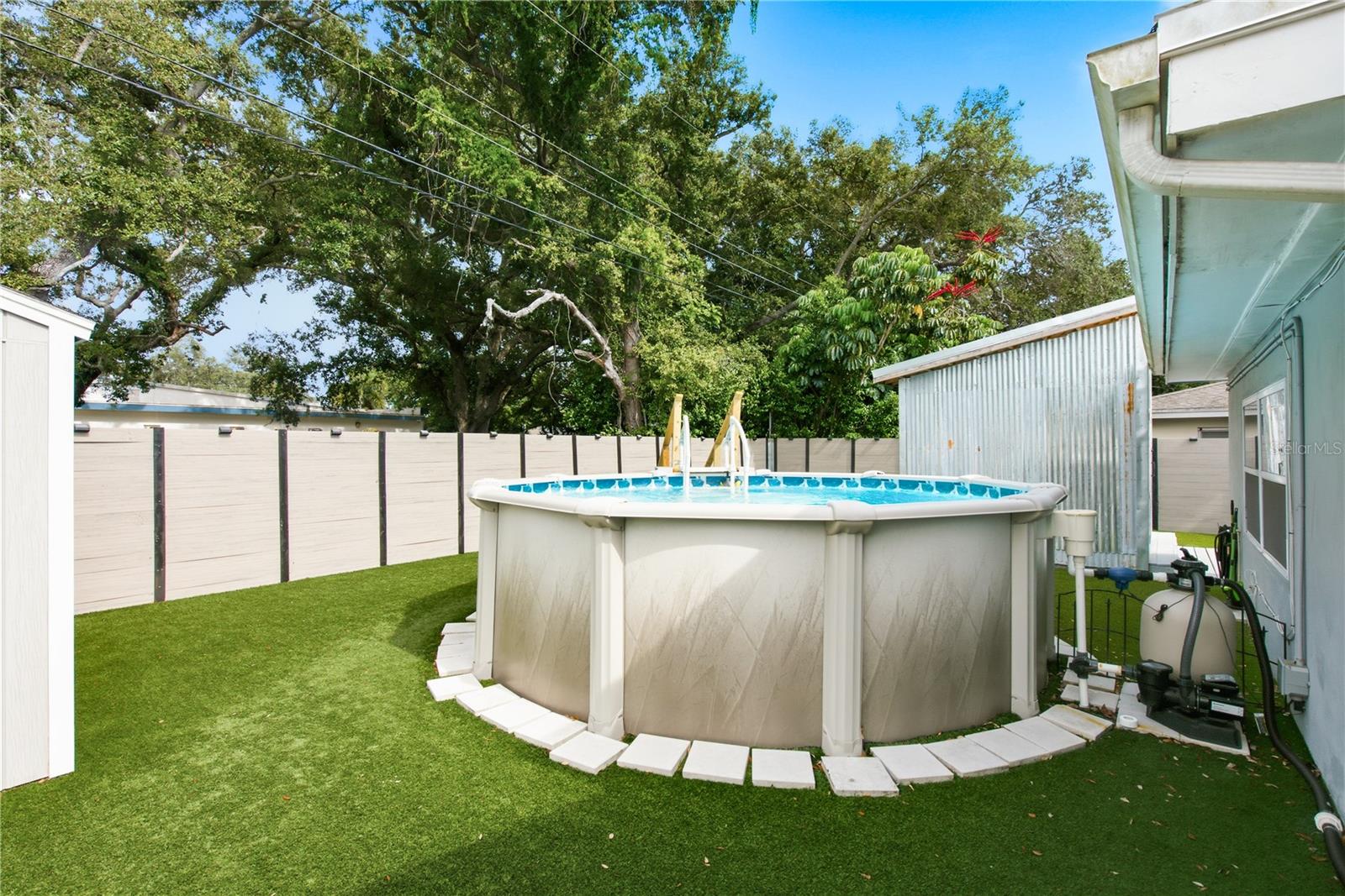Above ground pool