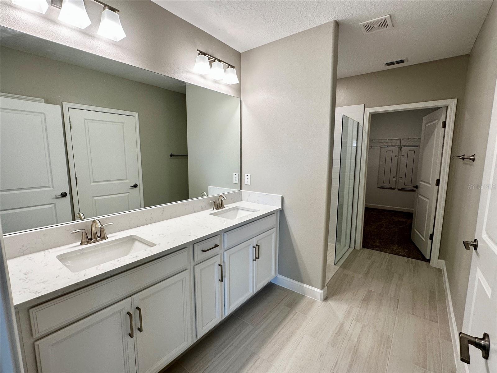 en-suite primary bathroom
