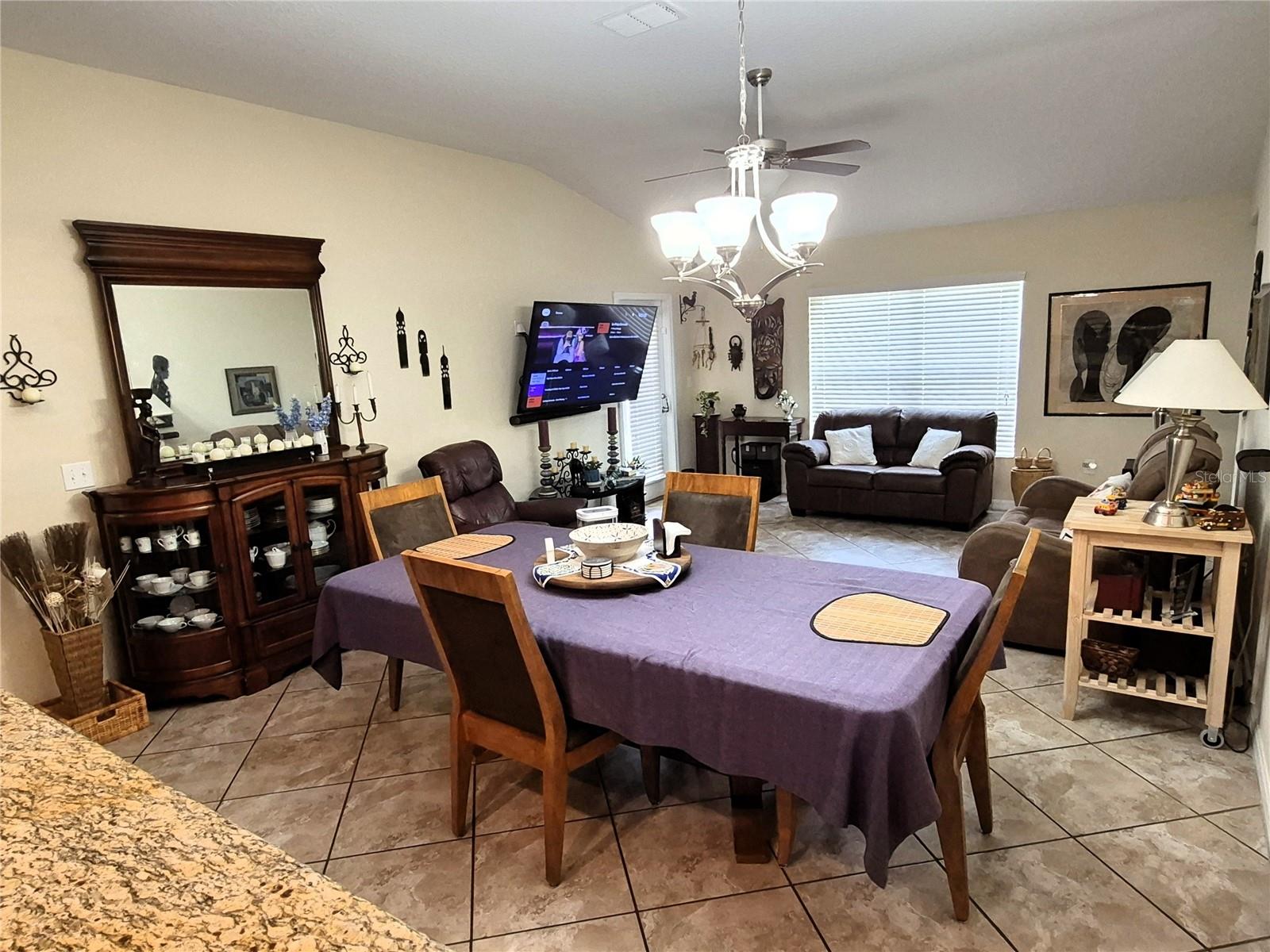 TB8521710