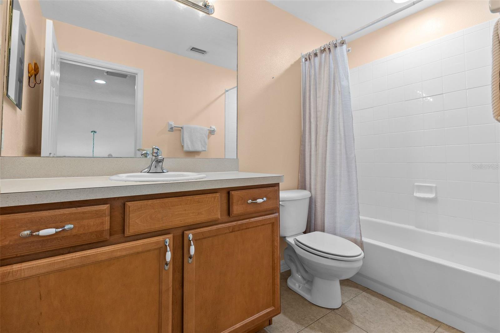 2nd Floor Full bath