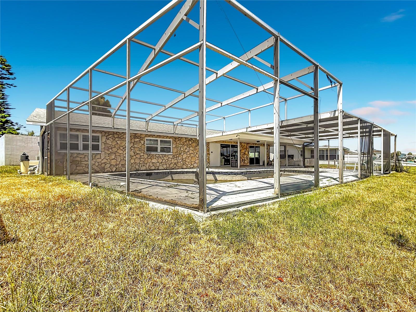 TB8521767
