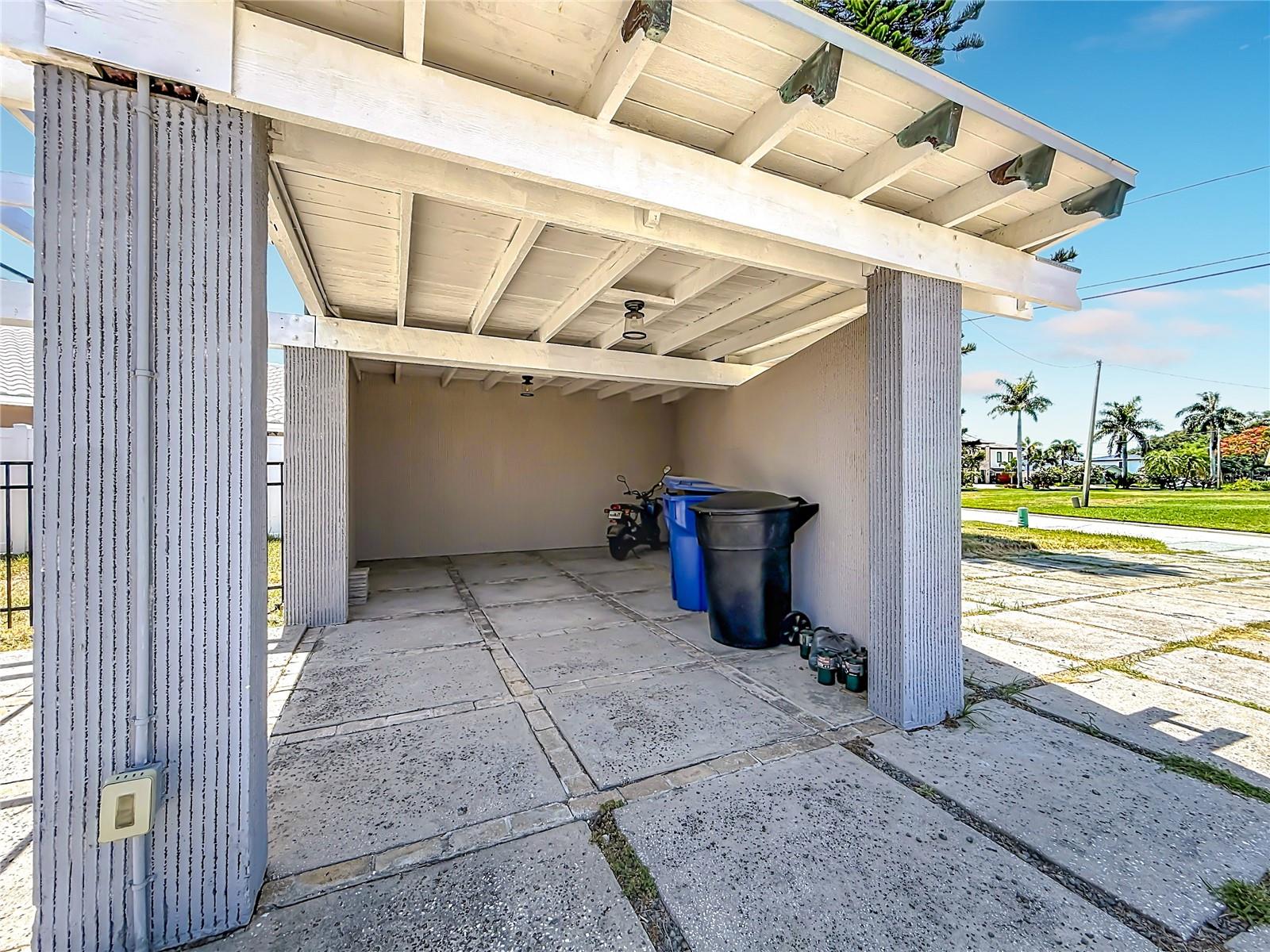 TB8521767