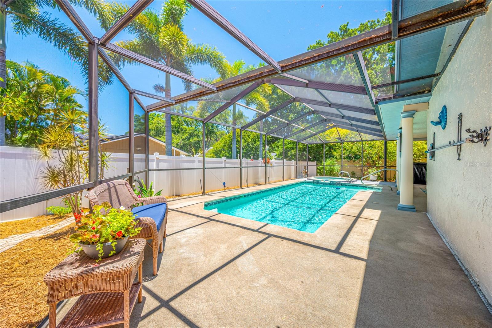 TB8521786