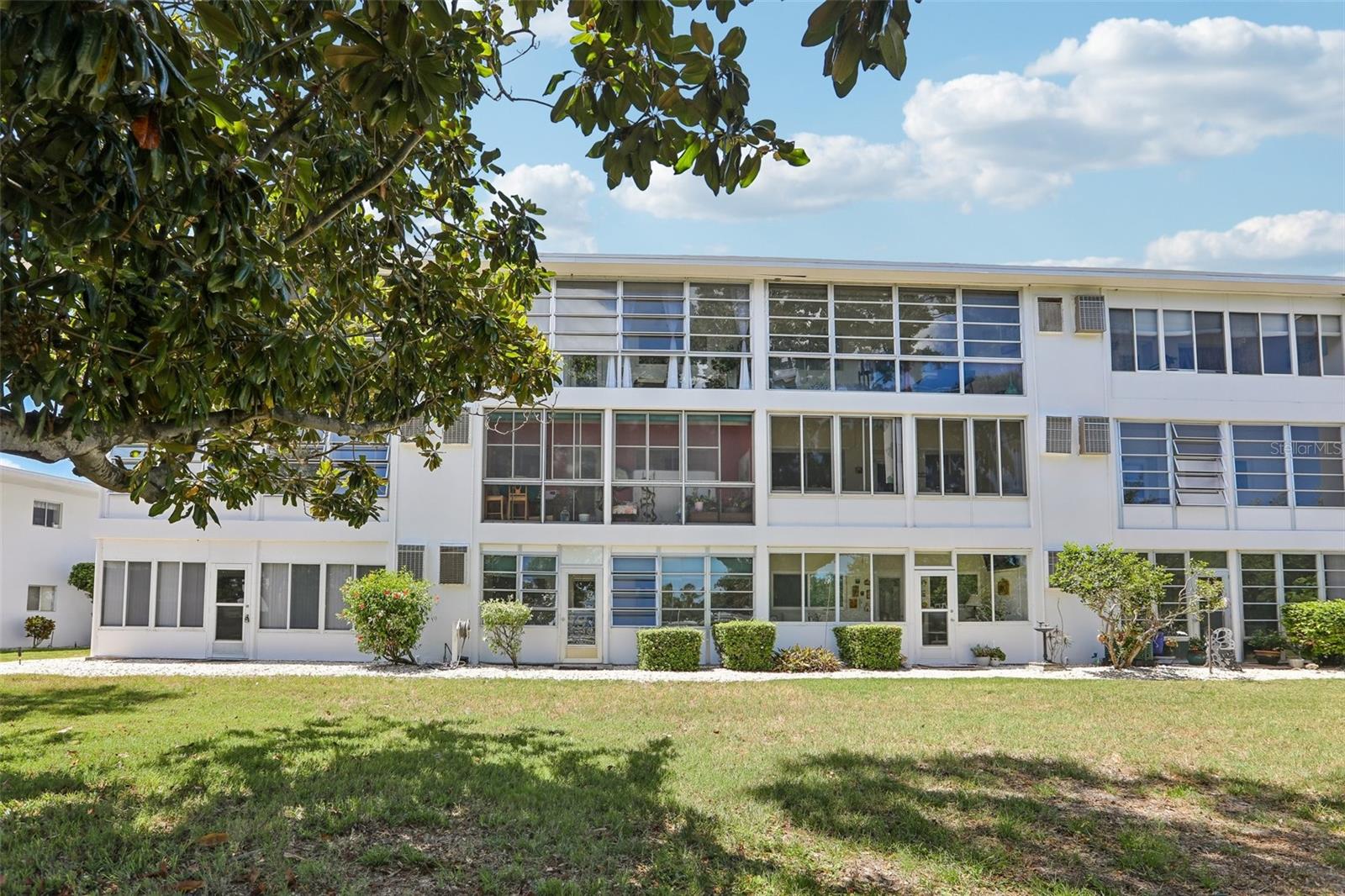 TB8521803