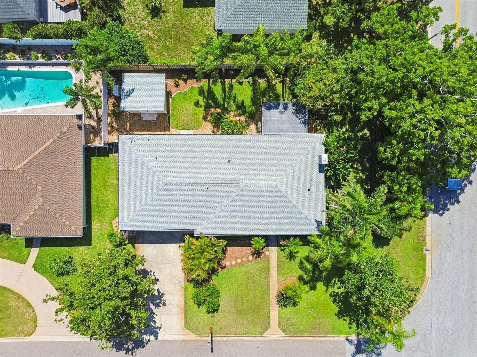 TB8521815