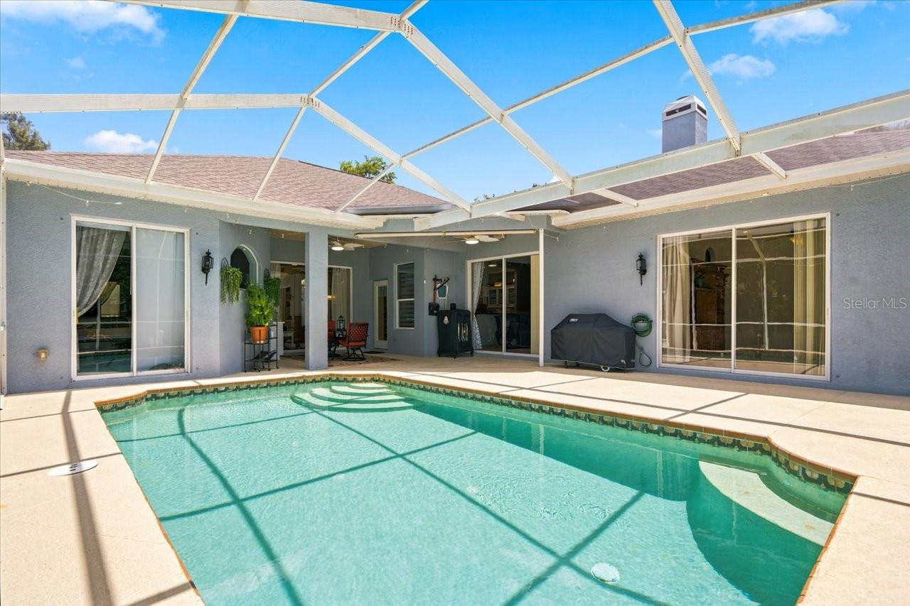 Screened in Pool