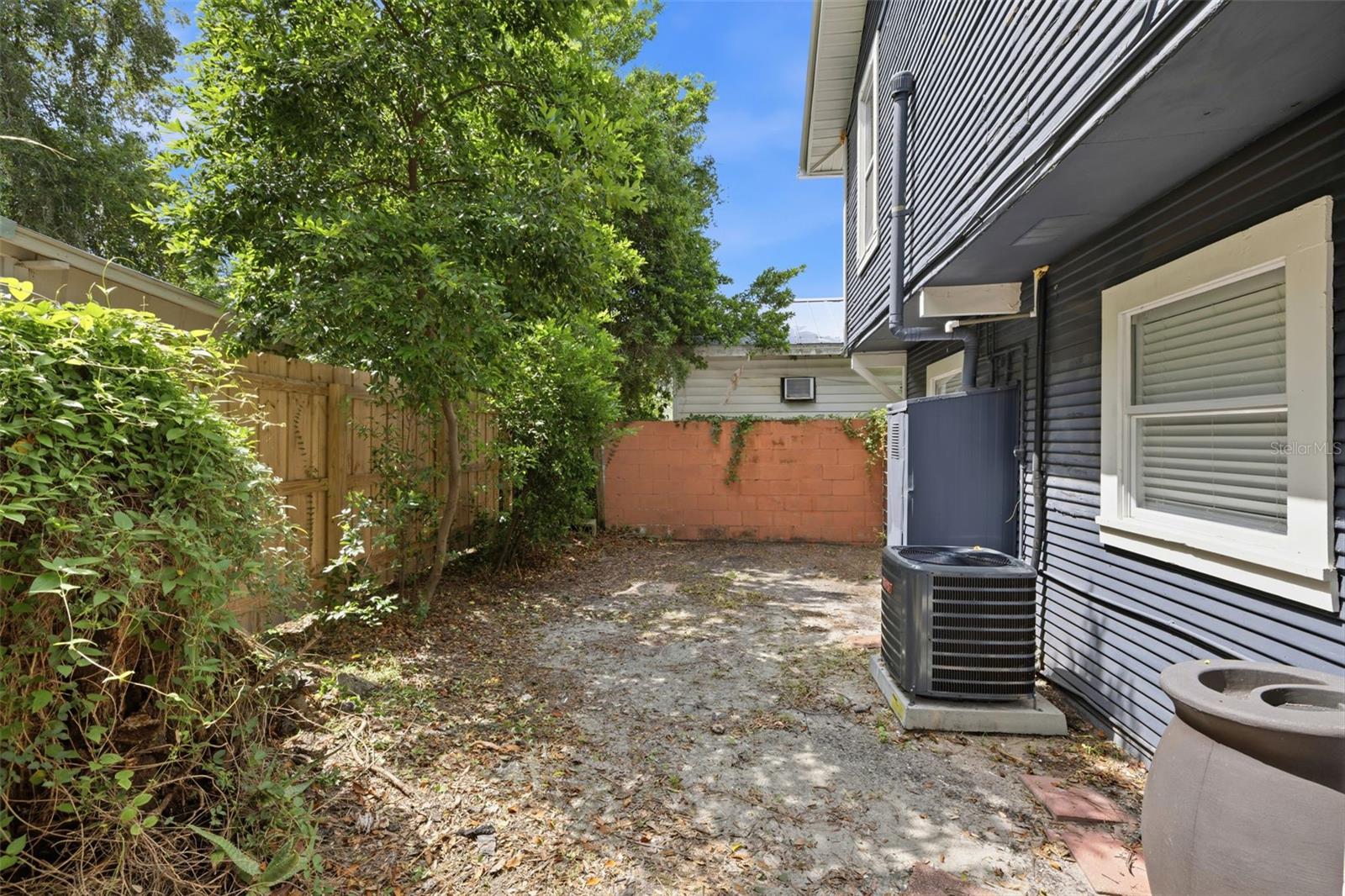 TB8521847