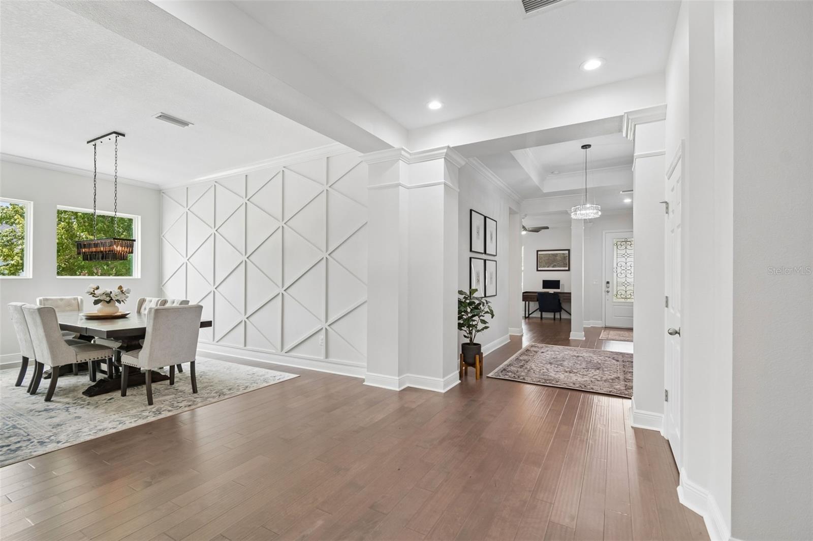 Dinning room & foyer