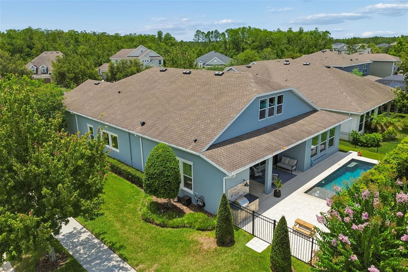 View of side yard & back