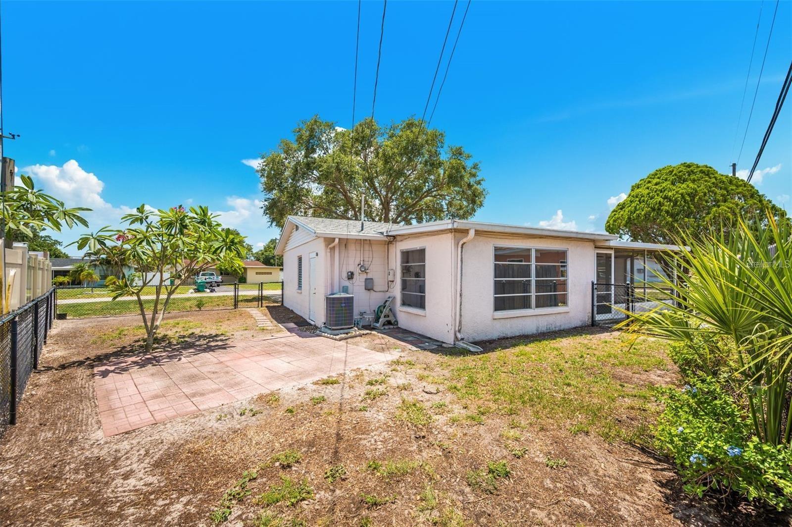 TB8521973