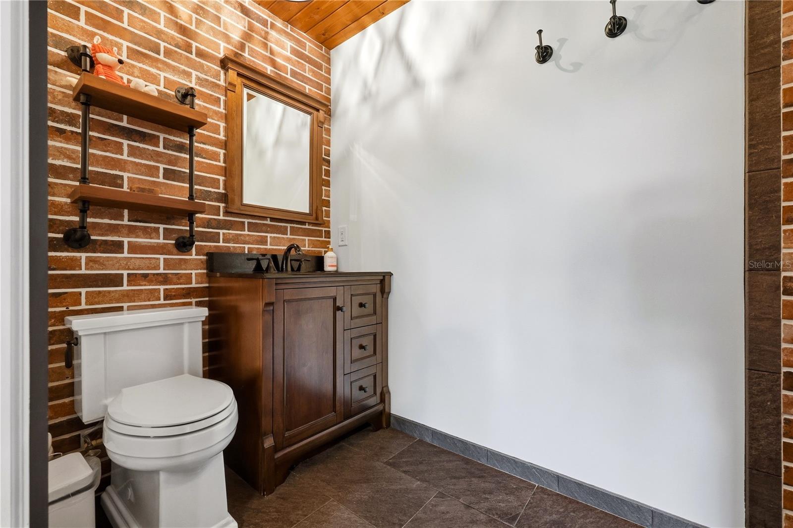 2nd Bedroom ensuite bathroom