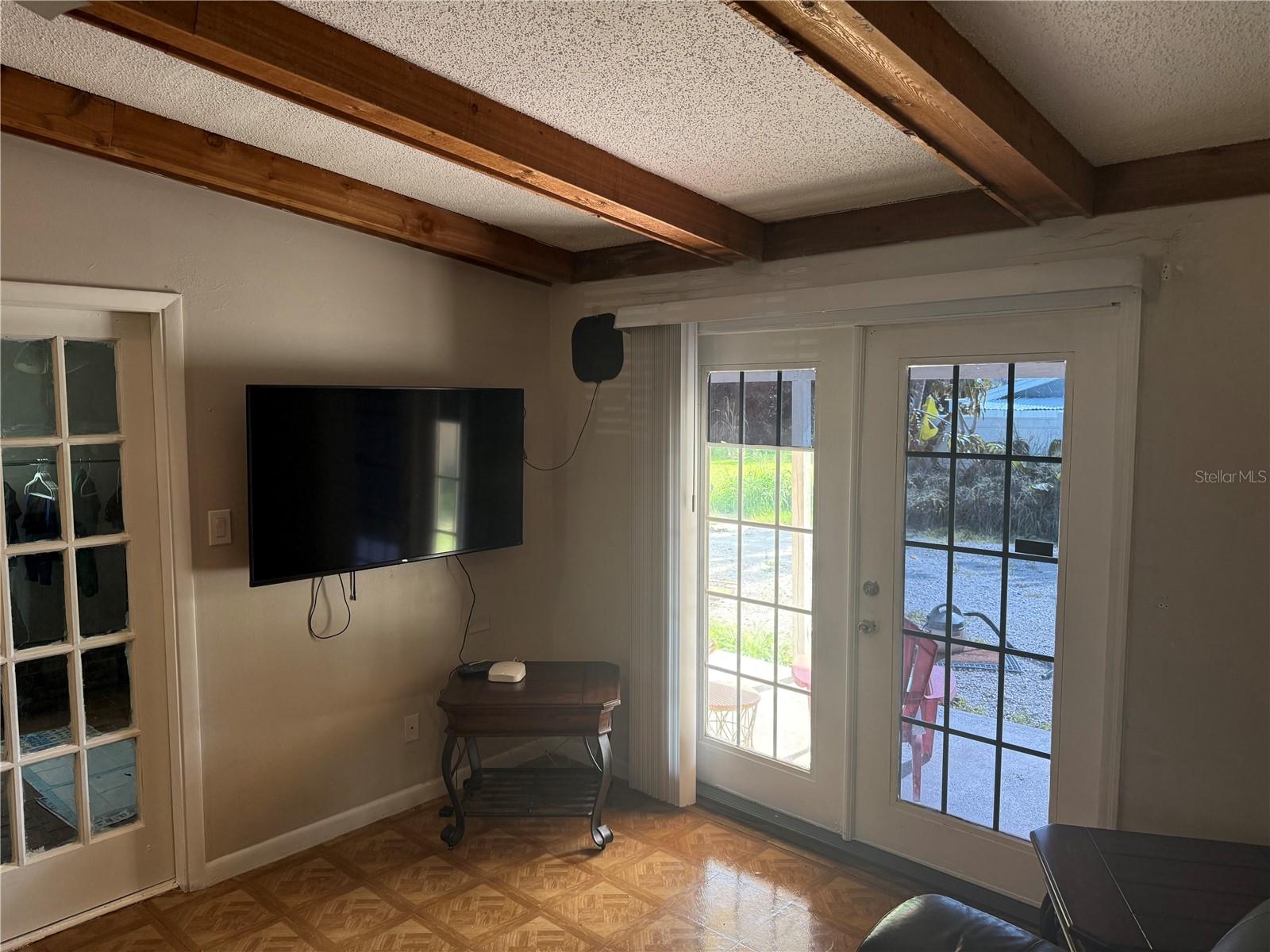 TB8522035