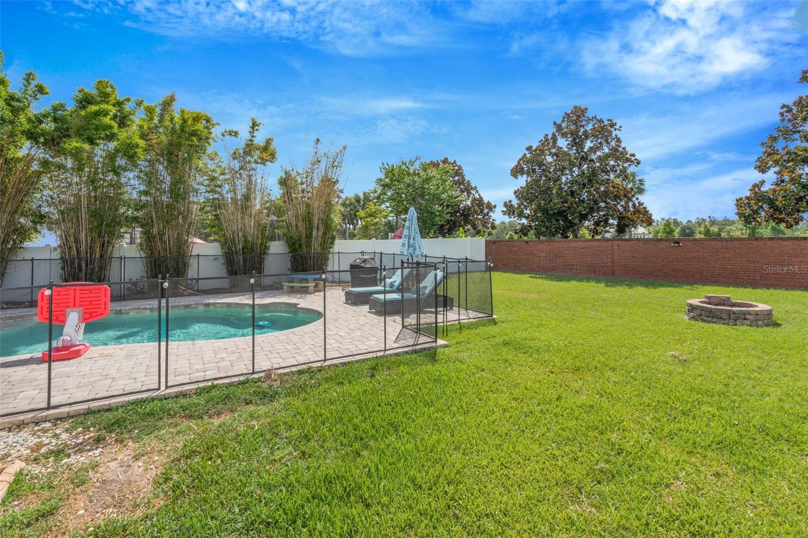 Pool/Yard/Firepit