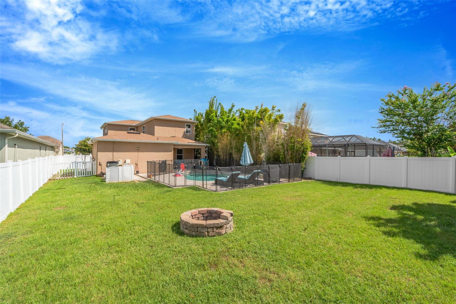 Yard/Firepit/Pool