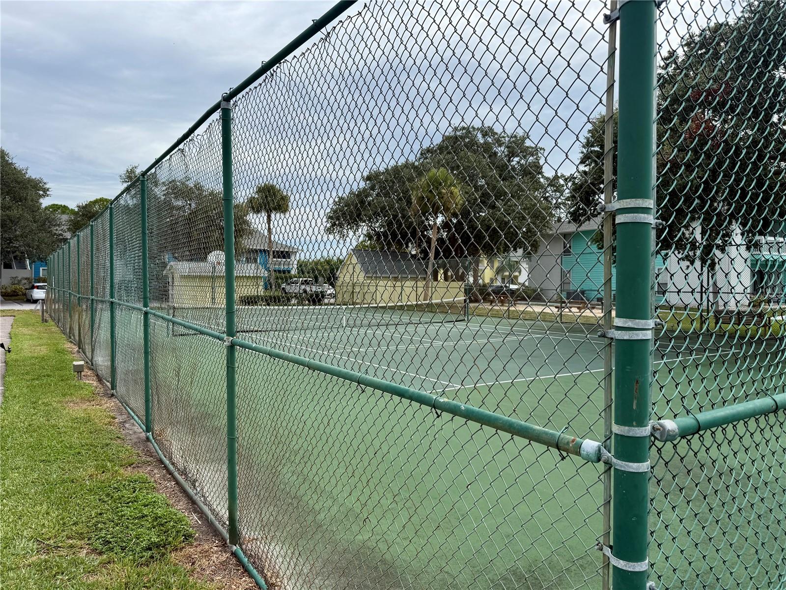 TB8522049