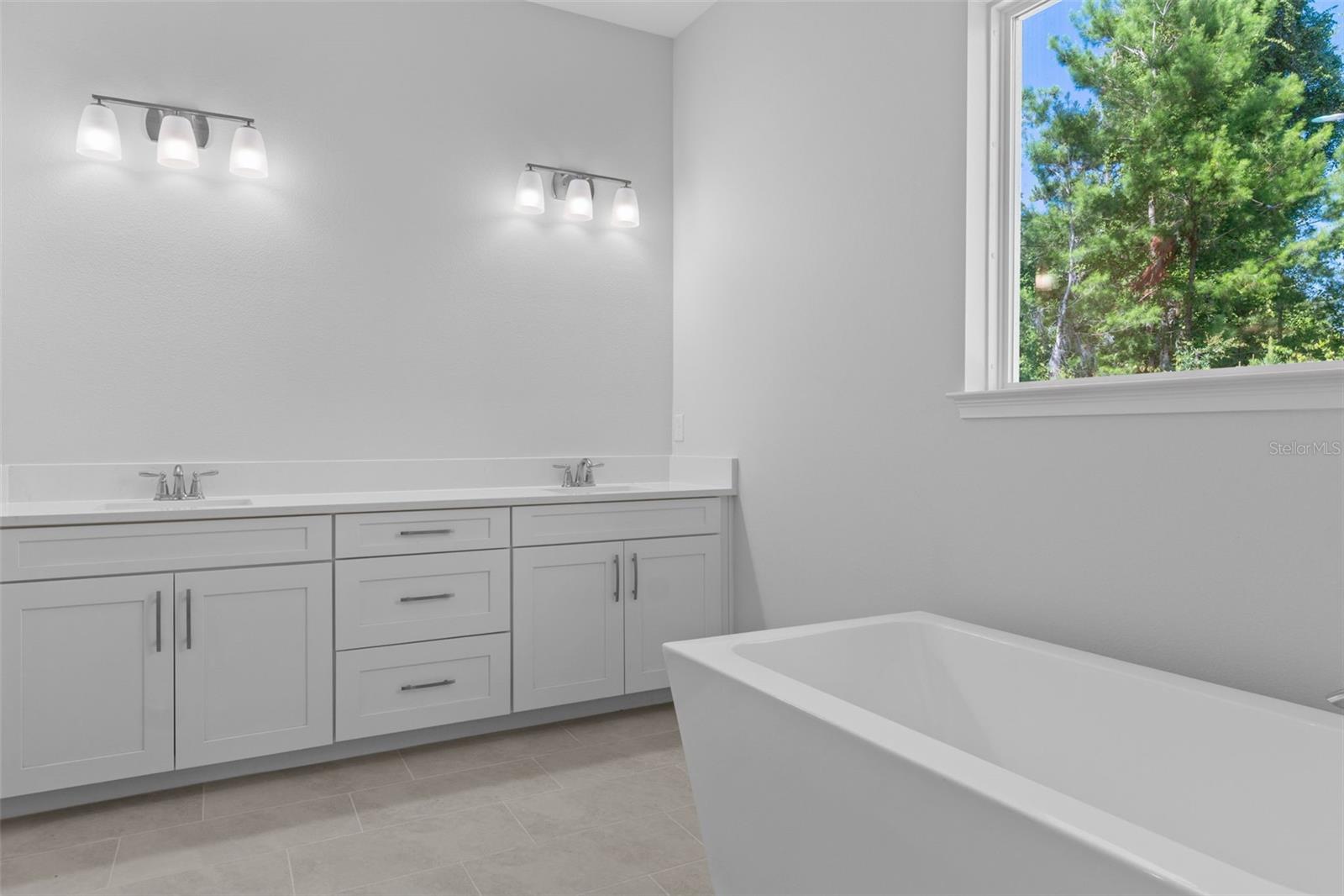 Primary En-suite Bathroom