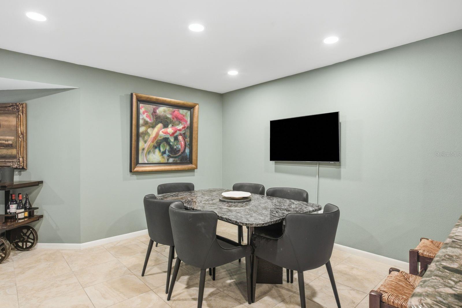 Kitchen eating area