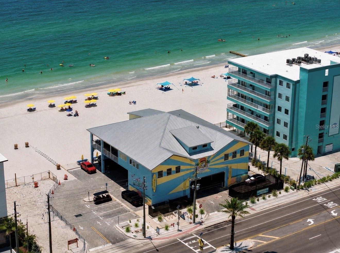 Walking distance to beach and Caddy's