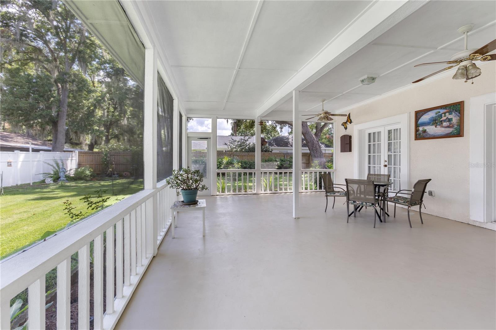 screened in/covered patio