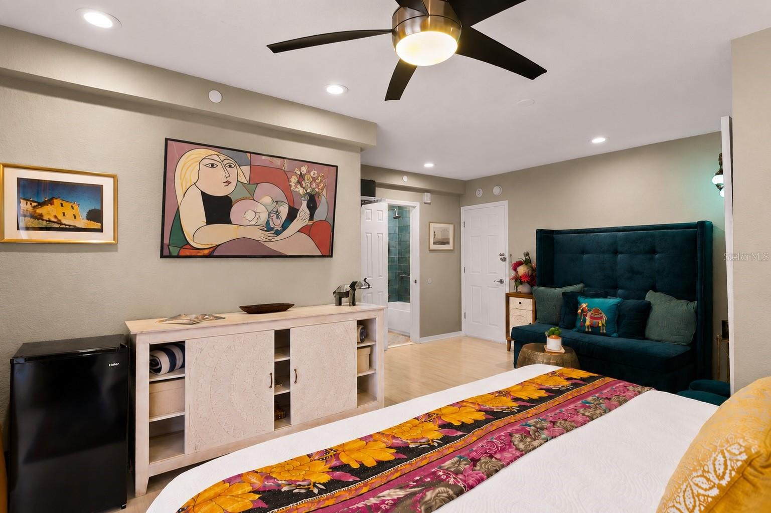 Primary bedroom, 1st floor with sitting area