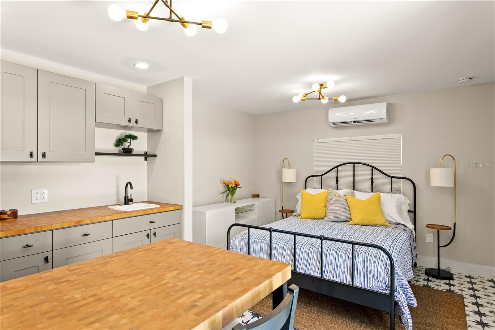 Room for additional guests- in-law suite