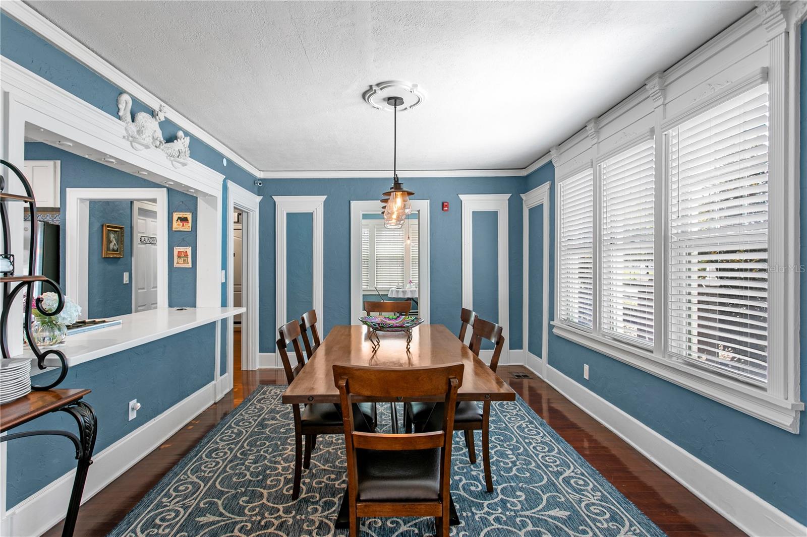 Separate dining room off of living room and kitchen