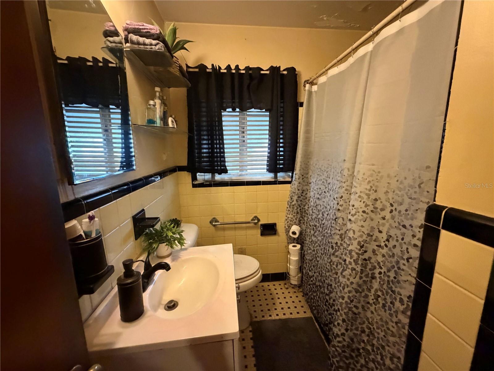 Bathroom with Tub/Shower