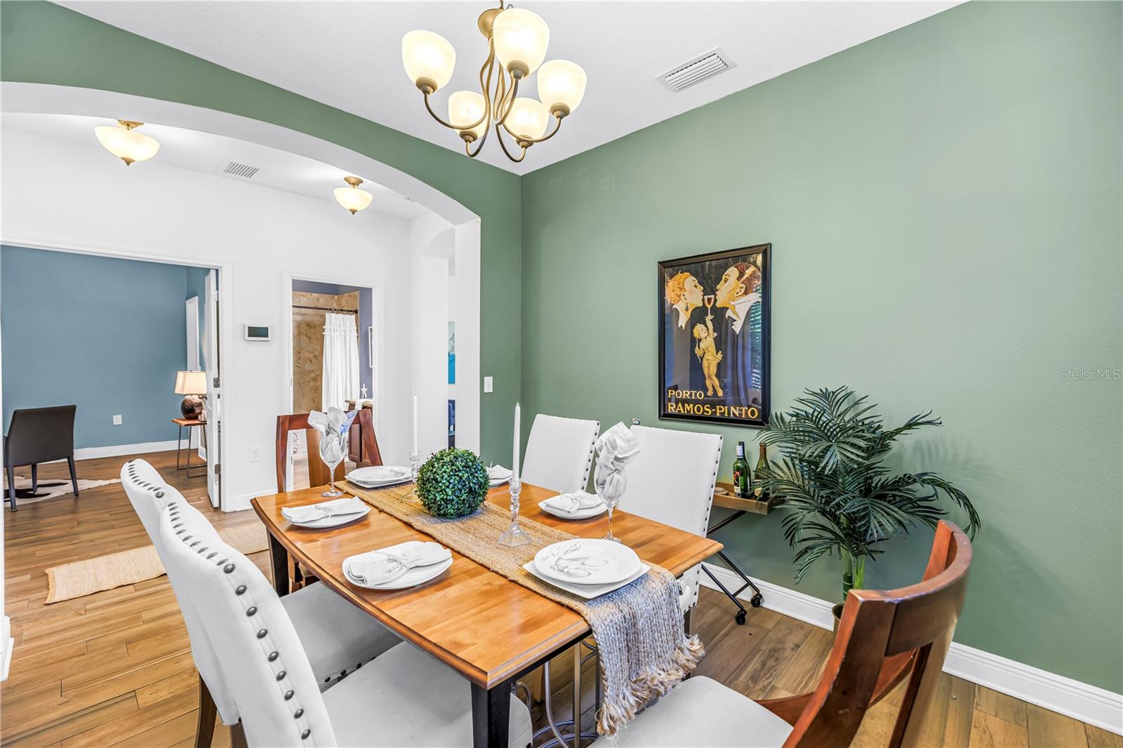 DINING ROOOM