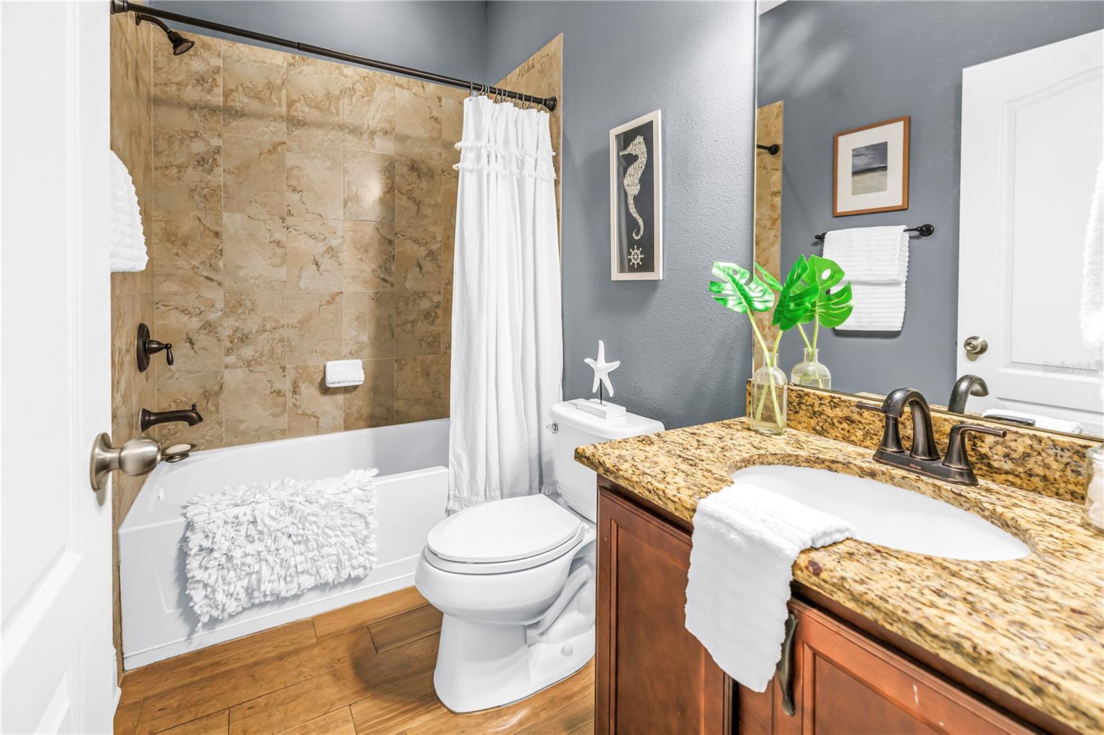 MAIN FLOOR FULL BATH