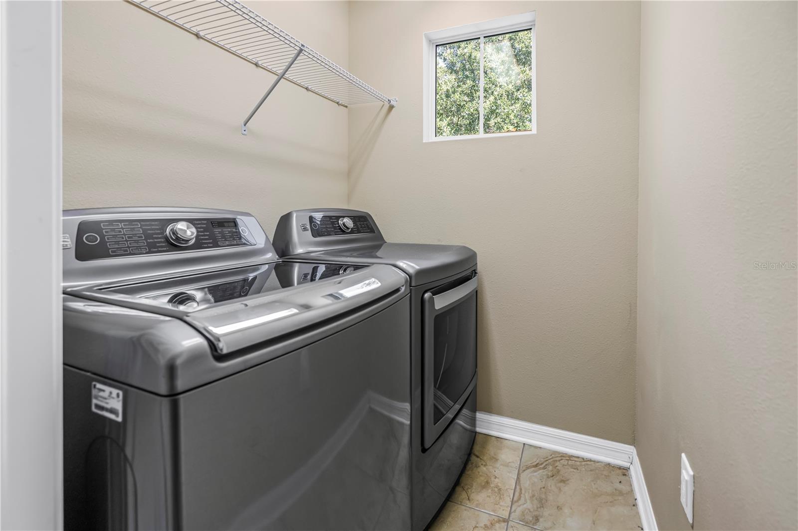UPSTARIS LAUNDRY ROOM