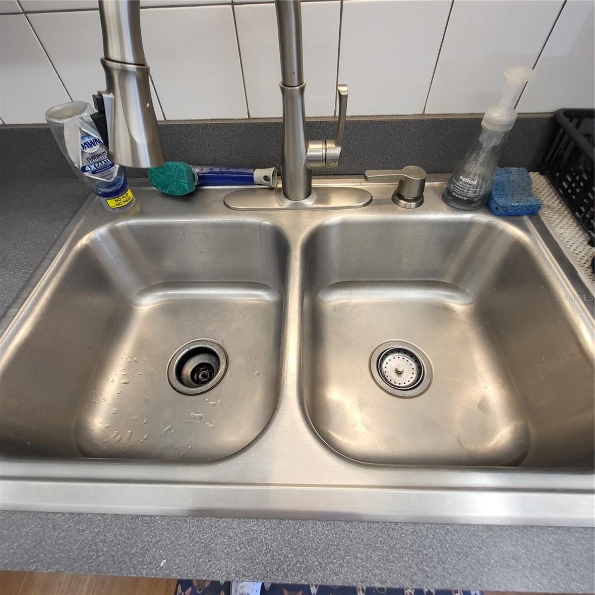 Double bowl stainless steel sink