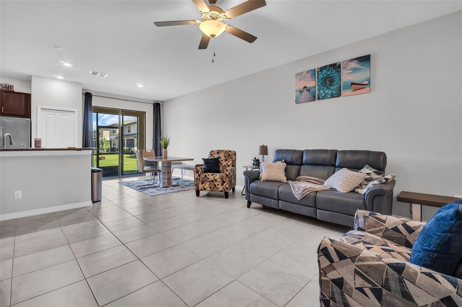 Living room/dining room