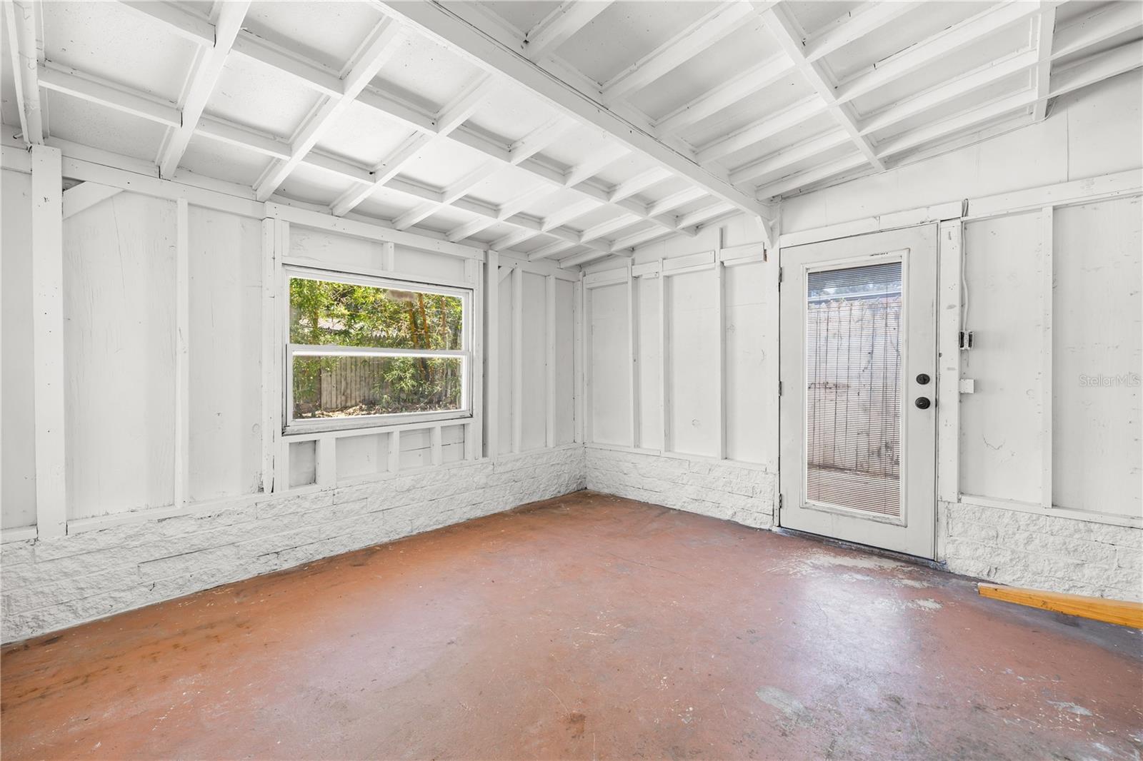 Additional bonus room off of garage (workshop, gym, etc.)