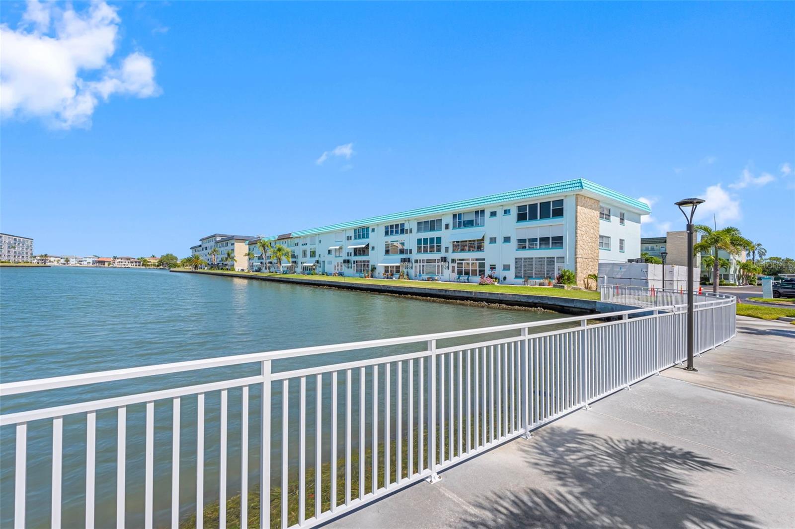 TB8522460